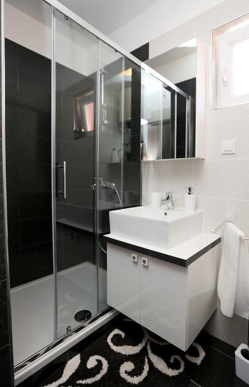 Catherine'S Garden Apartment Sibenik Room photo